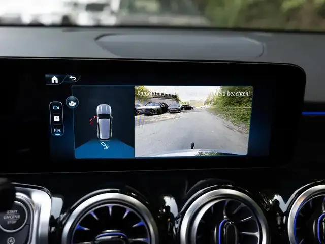 Mercedes-Benz GLB 220