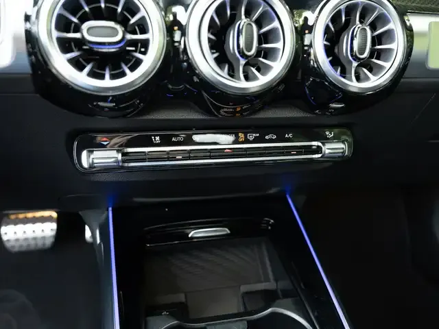 Mercedes-Benz GLB 220