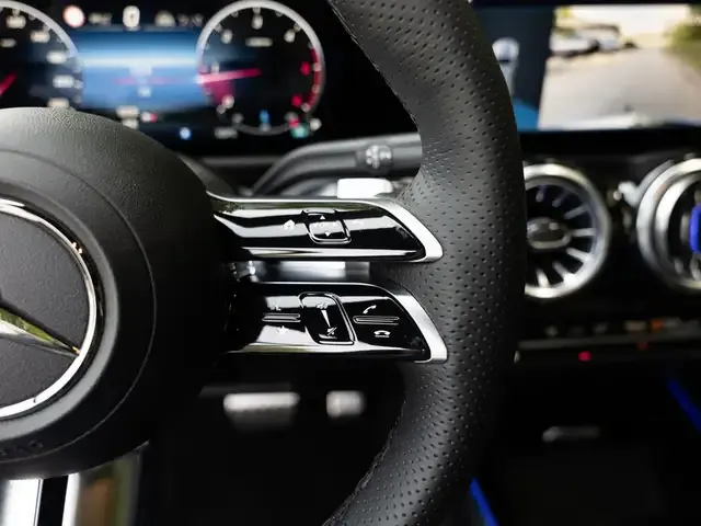 Mercedes-Benz GLB 220