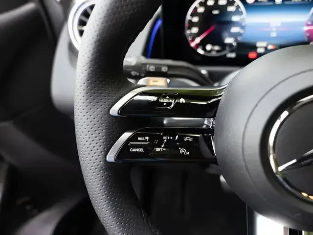 Mercedes-Benz GLB 220