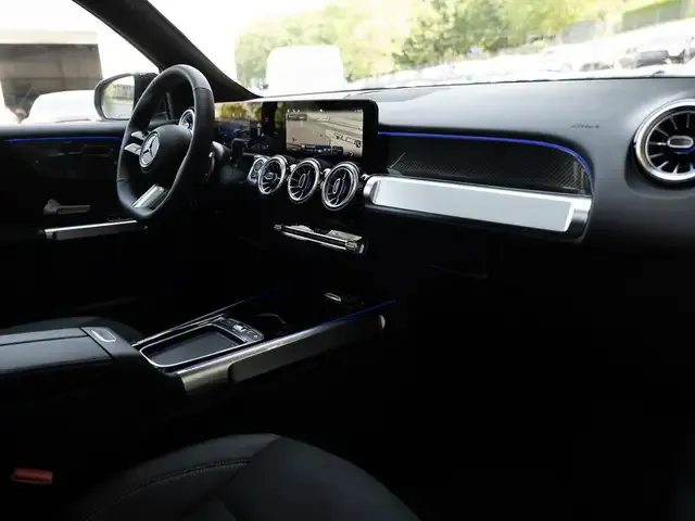 Mercedes-Benz GLB 220