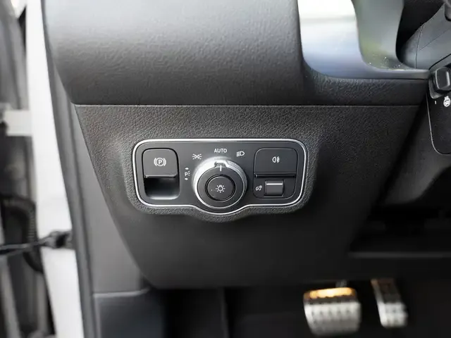 Mercedes-Benz GLB 220