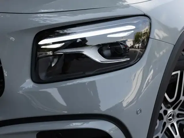 Mercedes-Benz GLB 220