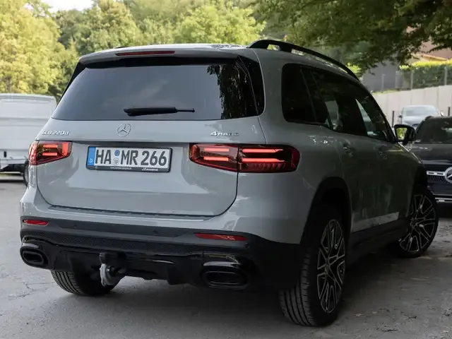 Mercedes-Benz GLB 220