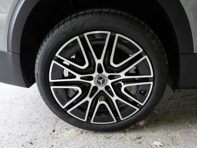 Mercedes-Benz GLB 220