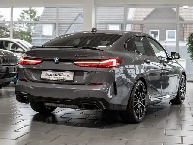 BMW 235