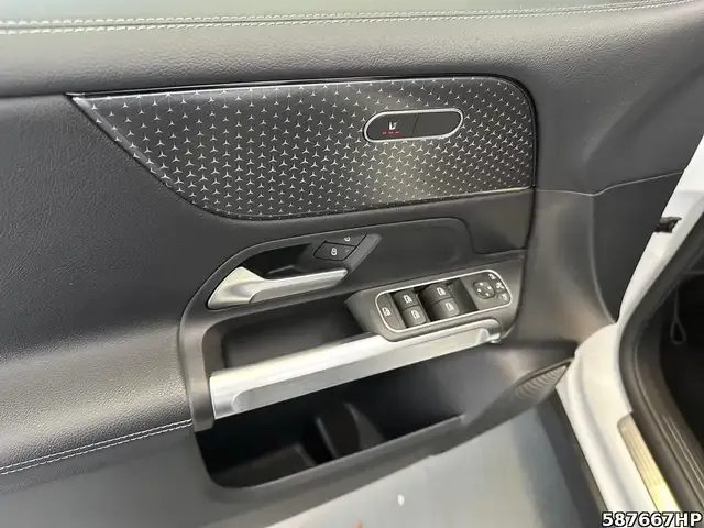 Mercedes-Benz GLB 180