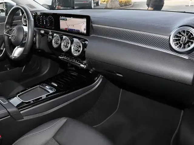 Mercedes-Benz CLA 180