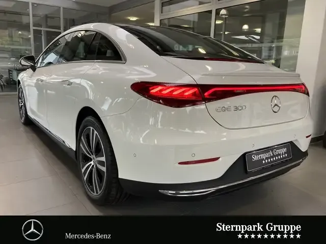 Mercedes-Benz EQE 300
