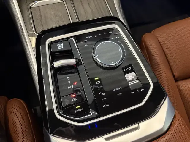BMW 750
