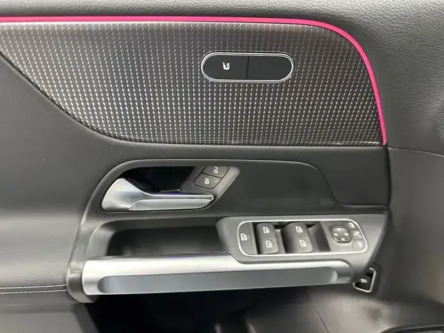 Mercedes-Benz EQB 300