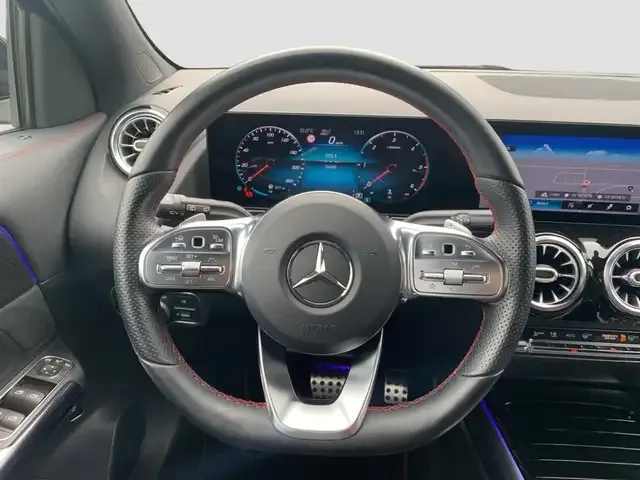 Mercedes-Benz GLA 220
