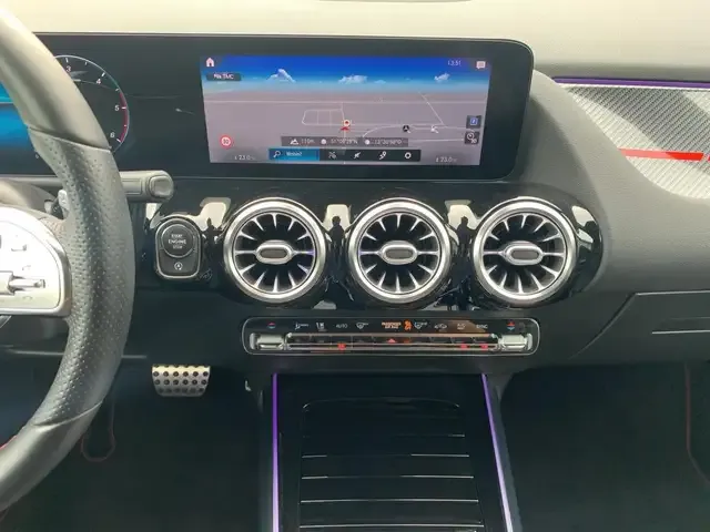 Mercedes-Benz GLA 220