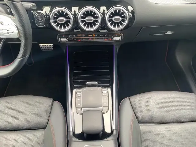 Mercedes-Benz GLA 220