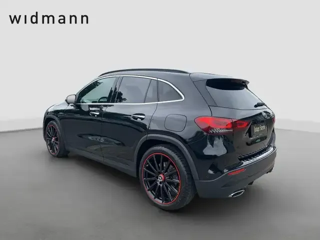 Mercedes-Benz GLA 220