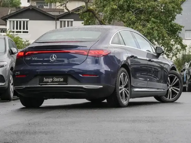 Mercedes-Benz EQE 300