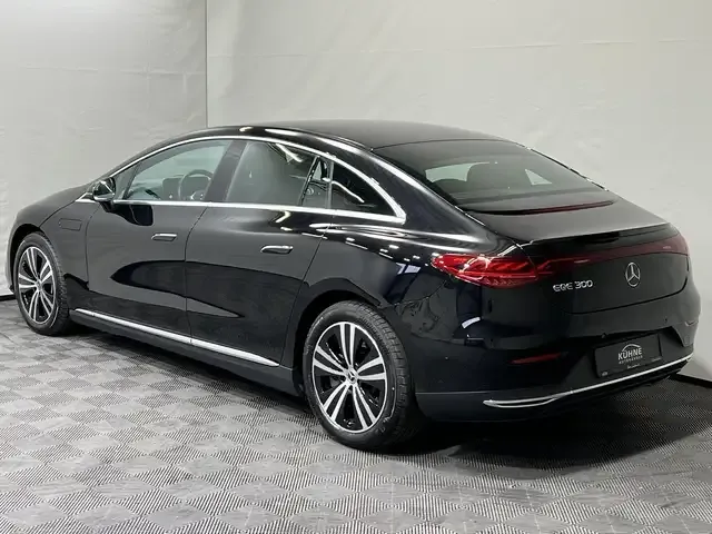 Mercedes-Benz EQE 300