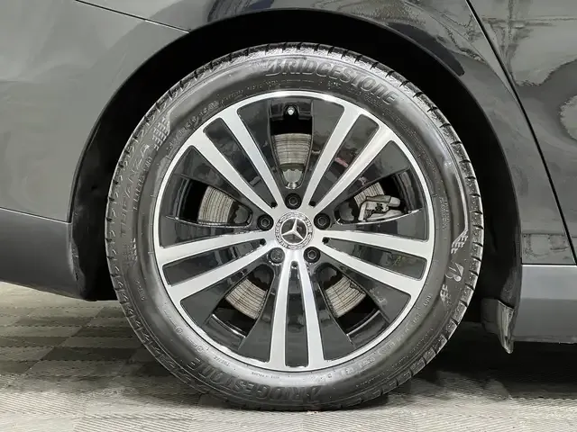 Mercedes-Benz EQE 300