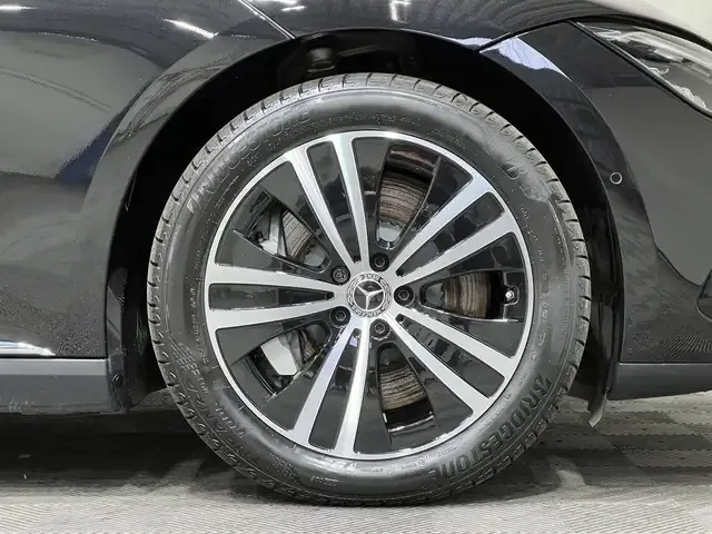 Mercedes-Benz EQE 300