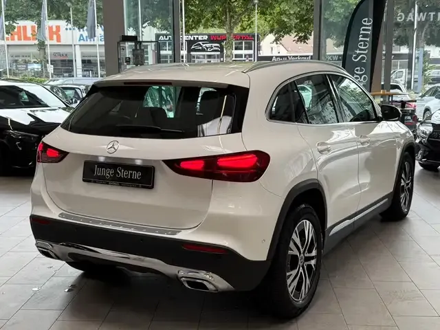 Mercedes-Benz GLA 180