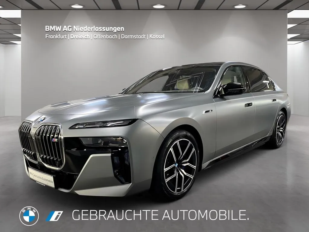 BMW i7