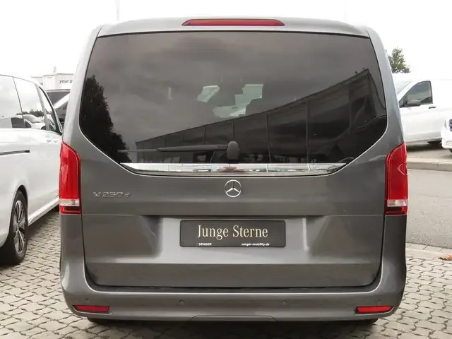 Mercedes-Benz V 250