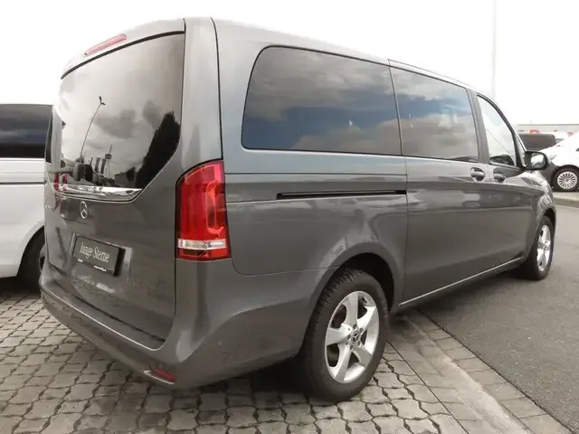 Mercedes-Benz V 250