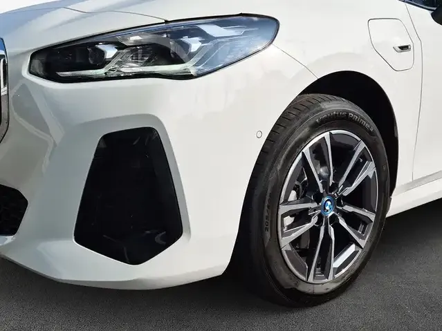 BMW 225