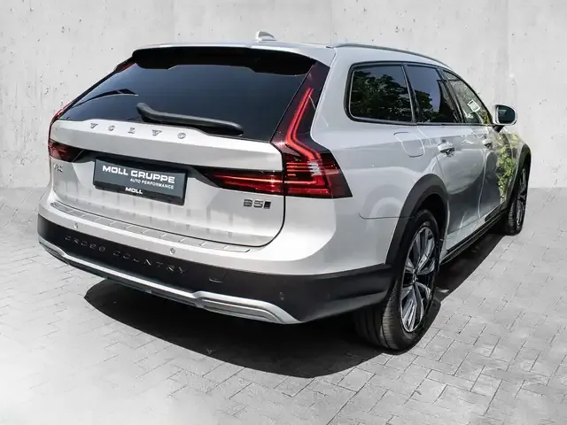 Volvo V90 Cross Country