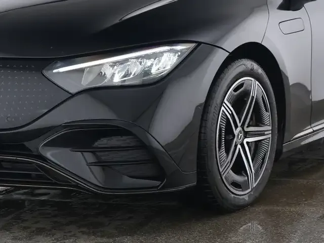 Mercedes-Benz EQE 300