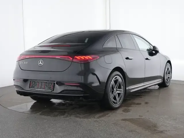 Mercedes-Benz EQE 300