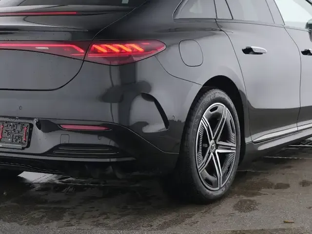 Mercedes-Benz EQE 300