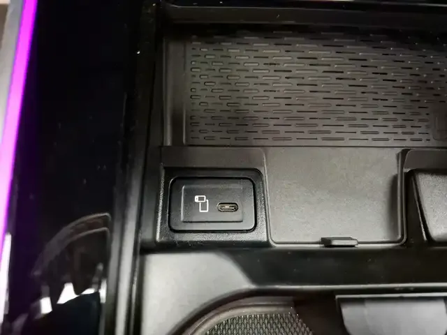 Mercedes-Benz EQB 300