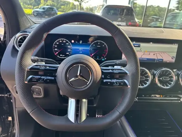 Mercedes-Benz GLA 220