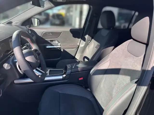 Mercedes-Benz GLA 220