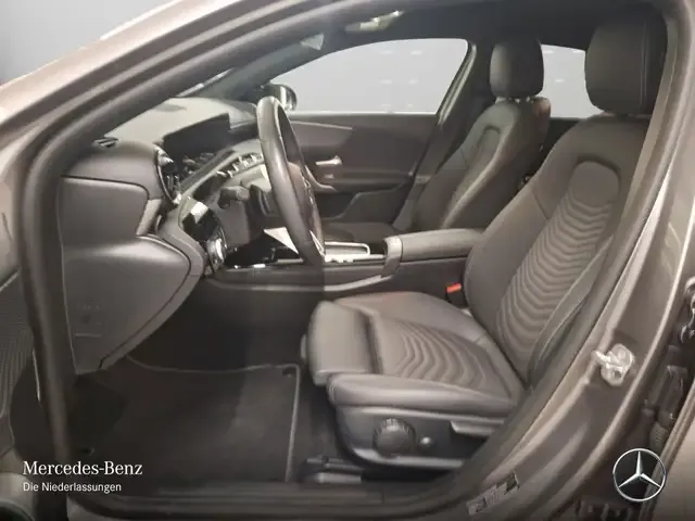 Mercedes-Benz A 220