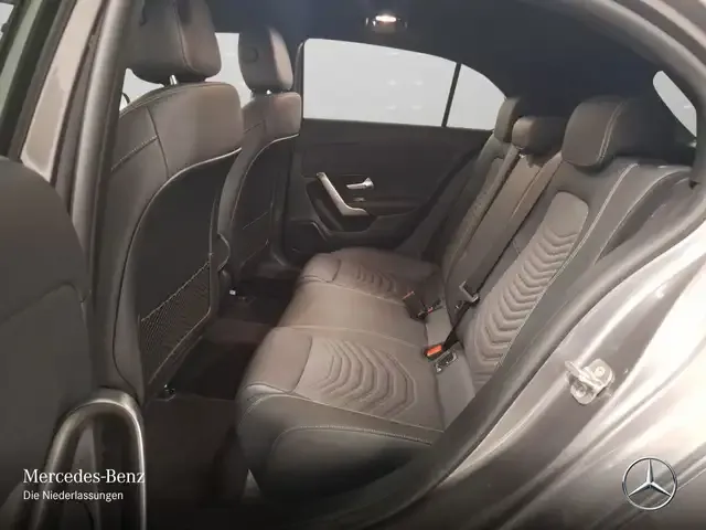 Mercedes-Benz A 220