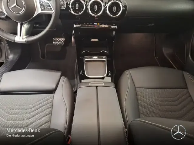 Mercedes-Benz A 220