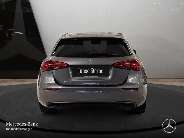 Mercedes-Benz A 220