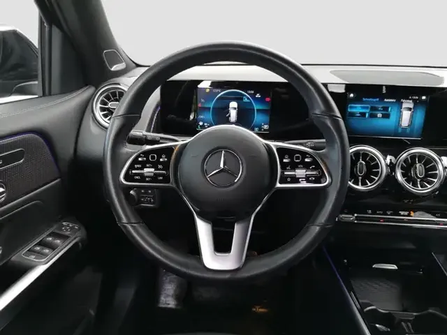 Mercedes-Benz GLB 220
