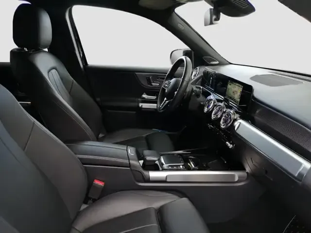 Mercedes-Benz GLB 220