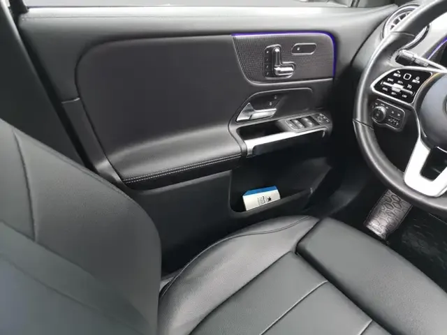 Mercedes-Benz GLB 220
