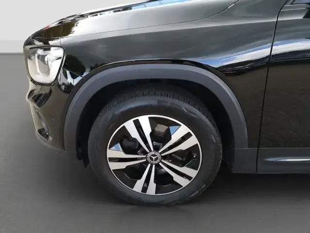 Mercedes-Benz GLB 220
