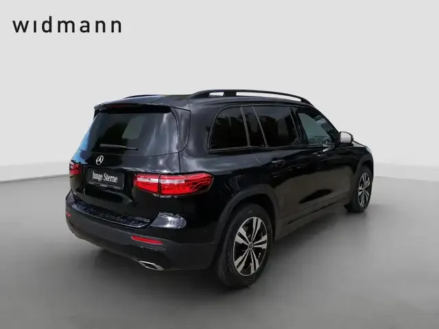 Mercedes-Benz GLB 220