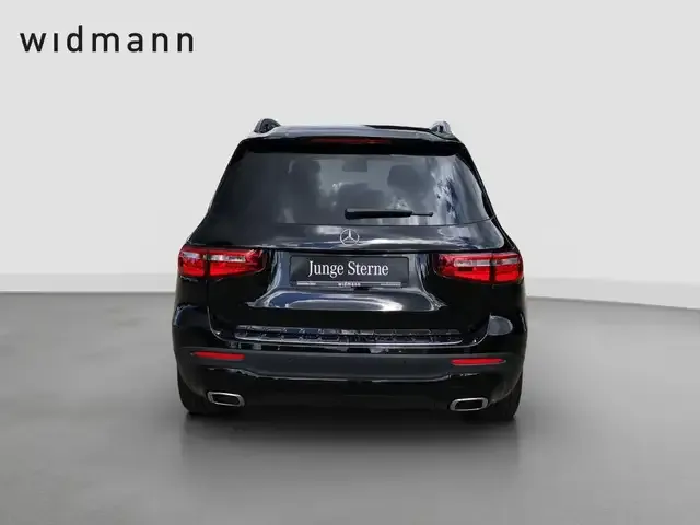 Mercedes-Benz GLB 220