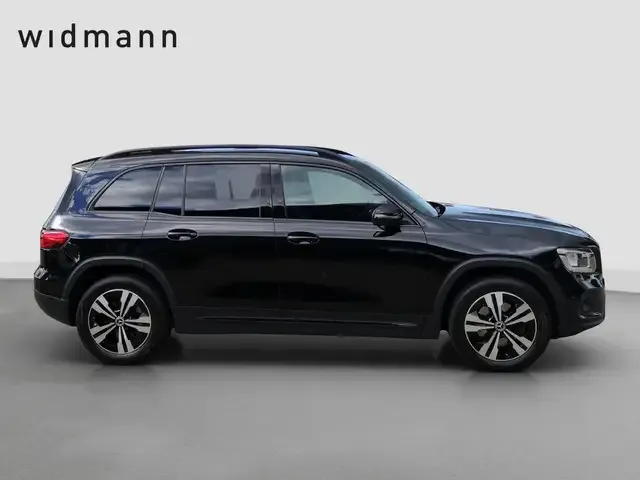 Mercedes-Benz GLB 220