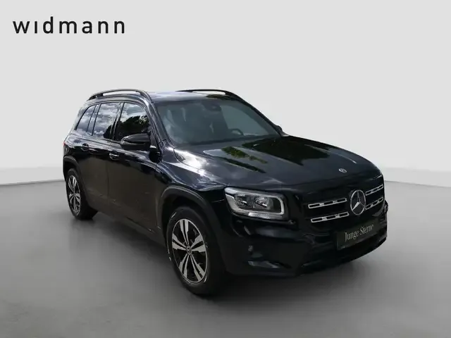 Mercedes-Benz GLB 220