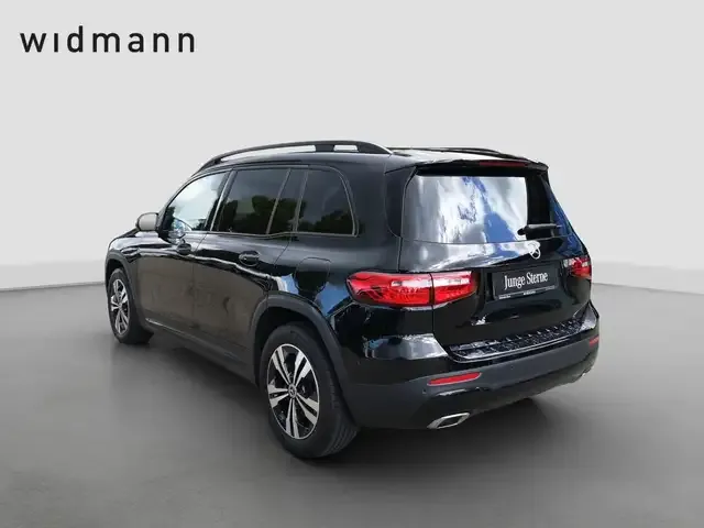 Mercedes-Benz GLB 220
