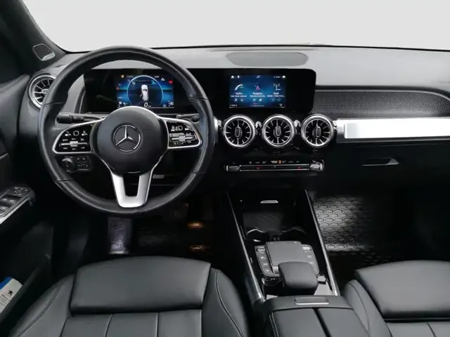 Mercedes-Benz GLB 220
