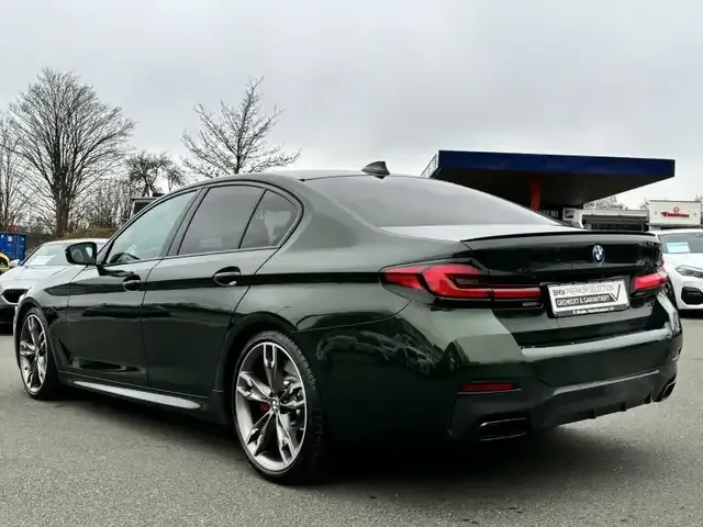 BMW M550